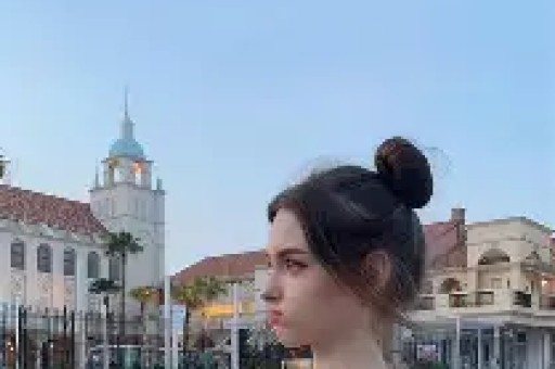 陪睡陪玩只是开胃菜！明星曝出的娱乐圈内幕尺度一个比一个大